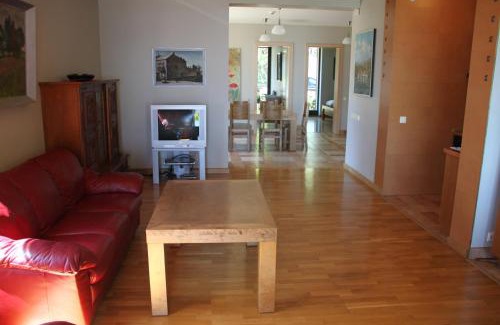 Preila Apartment | Escape to Pilėja: 4-Star Hotel with Private Beach & Hot Tub