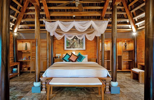 Thuy Xuan Hotel | Revitalizing Pilgrimage Wellness Retreat with Spa & Pool