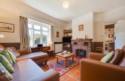 Bacton House | Discover Pilgrims Cottage: Pet-Friendly Retreat with Pool