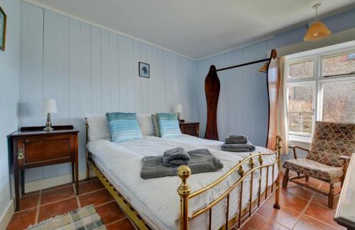 Bacton House | Discover Pilgrims Cottage: Pet-Friendly Retreat with Pool