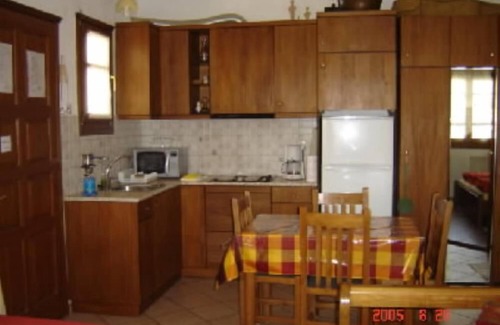 Afetai Apartment | Romantic Retreat: 2 Apartments with Ocean View & Pool