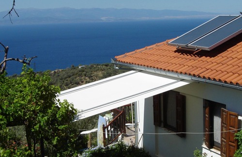 Afetai Apartment | Romantic Retreat: 2 Apartments with Ocean View & Pool