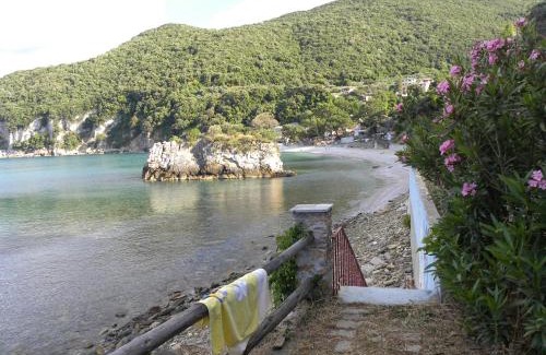 Keramidi House | Pet-Friendly Pilion House by the Aegean Sea with Ocean View