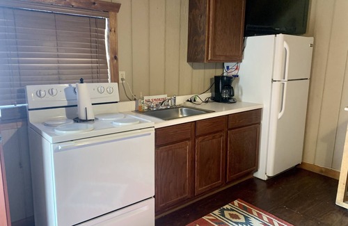 Carrizo Springs Cabin | Tranquil Pilon Cabin Near Carrizo Springs for Families