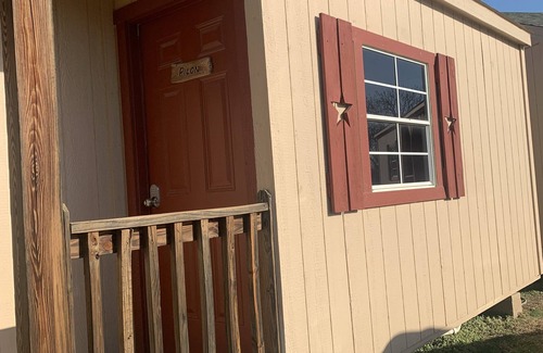 Carrizo Springs Cabin | Tranquil Pilon Cabin Near Carrizo Springs for Families