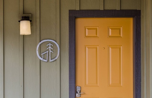 Pisgah Forest Cabin | Experience Pilot Cove Studio Cabin: Nature & Modern Comfort
