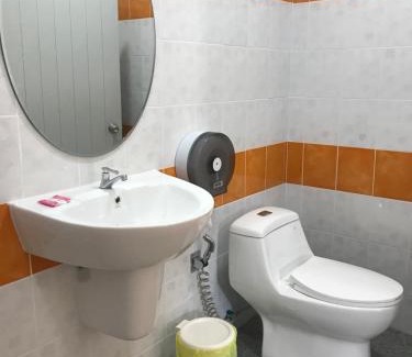 Ko Pha-ngan Hotel | Budget-Friendly Pim Bungalow: Family-Friendly Retreat