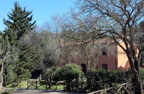 Porto Ercole Apartment | Welcoming Pimpinnacolo 21: Family-Friendly & Pet Friendly