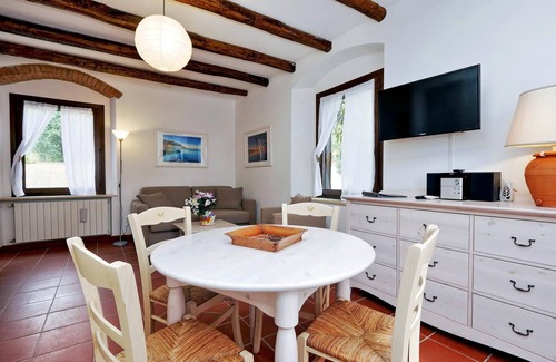 Porto Ercole Apartment | Discover Pimpinnacolo 21: Pet-Friendly Retreat Awaits