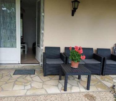Marmande Apartment | Exceptional Stay at Pin Parasol with Family-Friendly Amenities