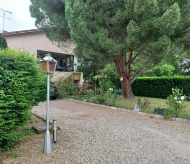 Marmande Apartment | Exceptional Stay at Pin Parasol with Family-Friendly Amenities
