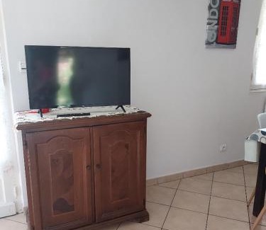 Marmande Apartment | Exceptional Stay at Pin Parasol with Family-Friendly Amenities