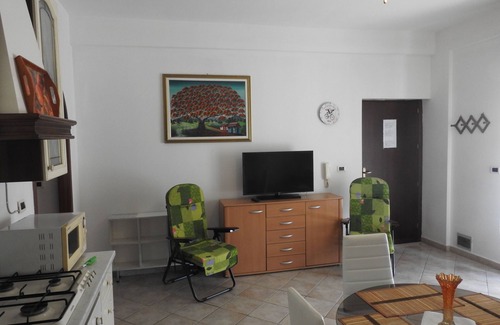 Capaci Apartment | Beachside Bliss: Steps from the Shore with Ocean Views