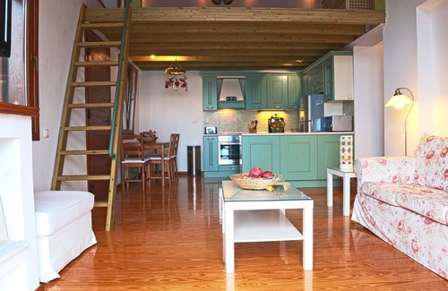 Pinakates House | Oceanfront Villa in Pinakates with Private Pool & Breakfast