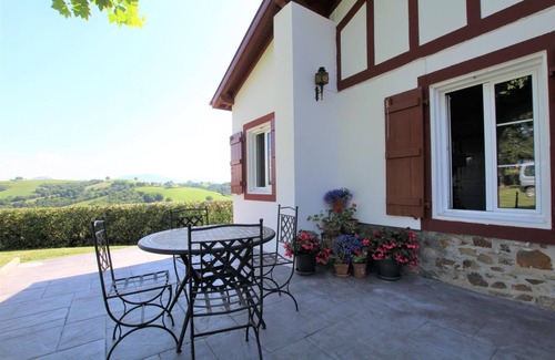 La Bastide-Clairence House | Discover Pinchat: Family-Friendly Stay in LA Bastide-Clairence