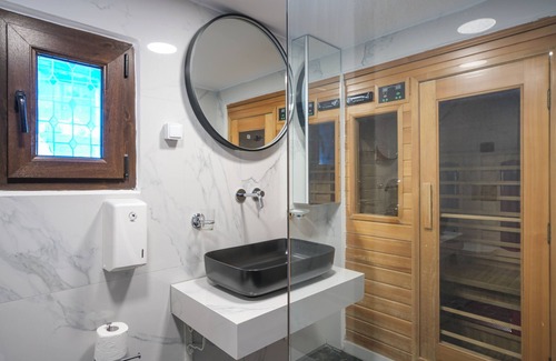 Kranea Hotel | Experience Pindos Resort: Top-Rated Getaway with Spa & Hot Tub