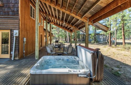 Leavenworth House | Relax at Pine Acres: Family-Friendly Retreat with Hot Tub