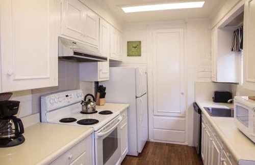 Pacific Grove House | Explore Family-Friendly Pine Acres Lodge with Hot Tub Access