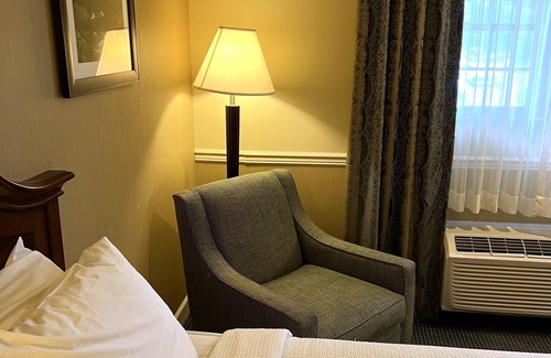 Mechanicsville Hotel | Delightful Pine Barn Inn: Top-Rated Stay with Great Amenities
