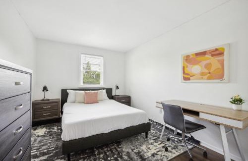 Newark Apartment | Pine Brook 1108 I Pool Gym I Free Parking !