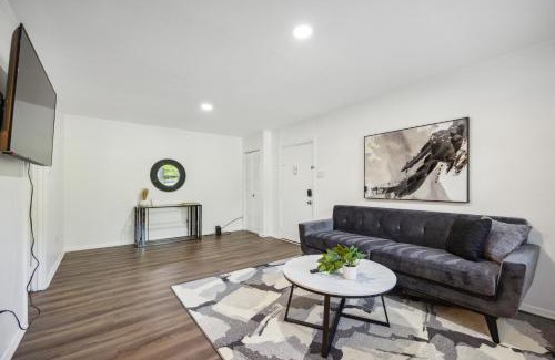 Newark Apartment | Pine Brook 1108 I Pool Gym I Free Parking !