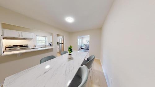 Newark Apartment | Pine Brook 1322 I Pool & Gym Access with Free Parking