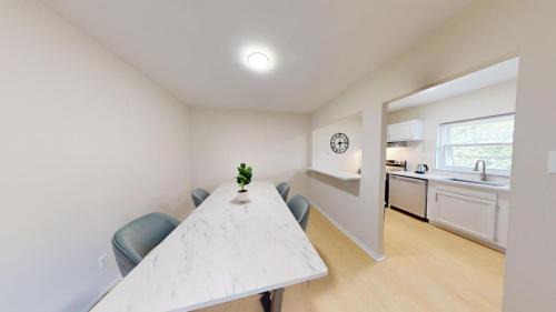 Newark Apartment | Pine Brook 1322 I Pool & Gym Access with Free Parking