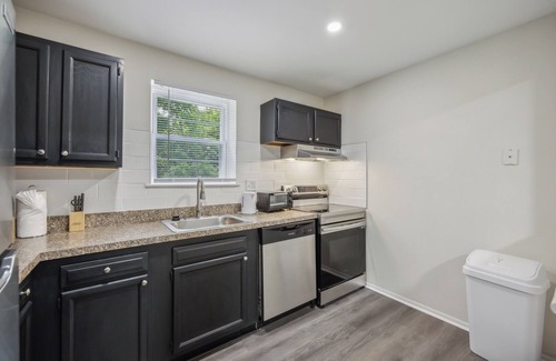 Newark Apartment | Discover Pine Brook 410: Pool, Gym & Free Parking Awaits!