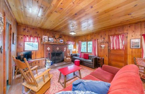 Joseph House | Pet-Friendly Pine Cone Cottage with Hot Tub & Family Amenities