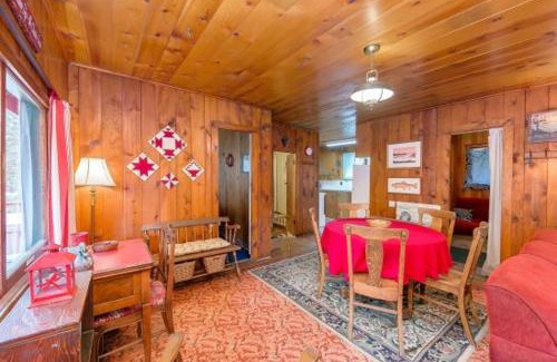 Joseph House | Pet-Friendly Pine Cone Cottage with Hot Tub & Family Amenities