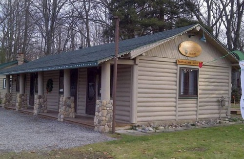Gaylord House | Inviting Room #9 with 2 Double Beds at Pine Cone Inn