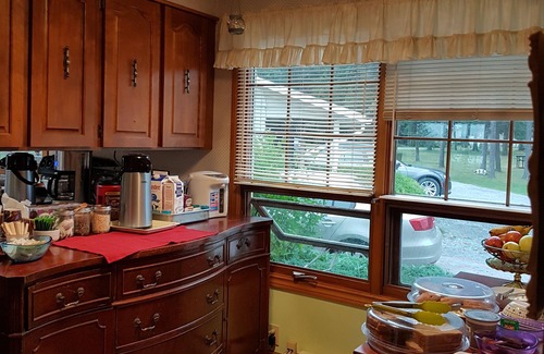 Penobsquis Hotel | Cozy Pine Cone Motel: Family-Friendly with Breakfast Included