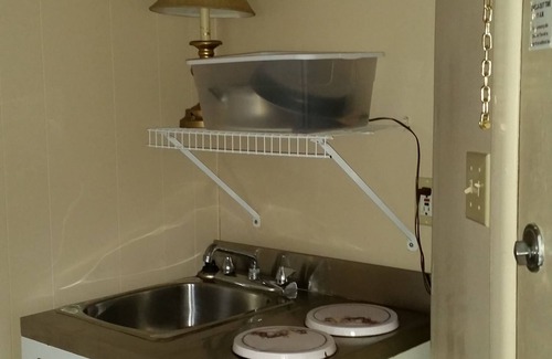 Penobsquis Hotel | Cozy Pine Cone Motel: Family-Friendly with Breakfast Included