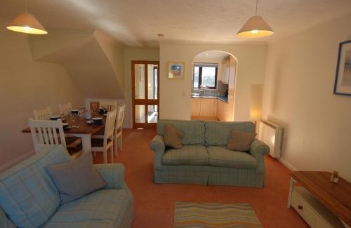 Maenporth House | Relax at Pine Cottage: 4-Star Retreat with Private Pool