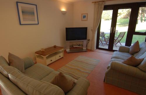 Maenporth House | Relax at Pine Cottage: 4-Star Retreat with Private Pool