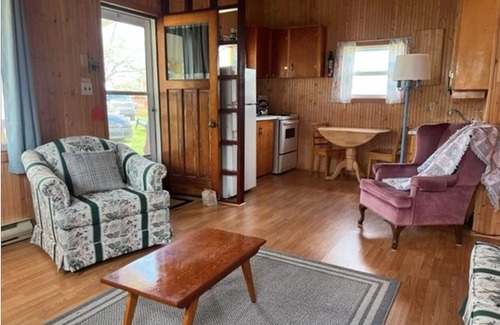 Stanhope Cottage | Pine Cottages: Family-Friendly Retreat with Kitchen Amenities
