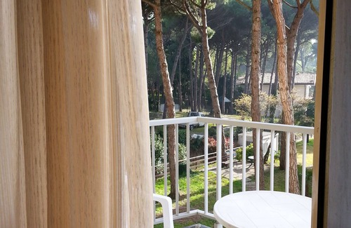 Eraclea Mare Apartment | Pine Forest Retreat with Pool & Wi-Fi - Rated 9/10