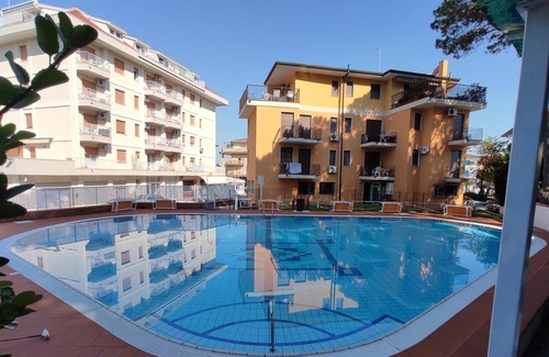 Eraclea Mare Apartment | Pine Forest Retreat with Pool & Wi-Fi - Rated 9/10