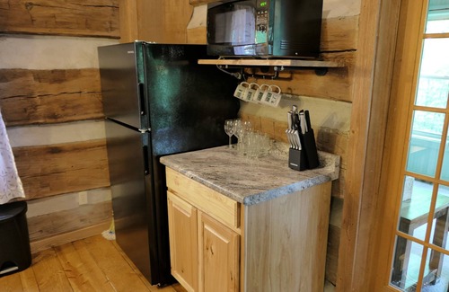 Logan Cabin | Relax at Pine Grove Cabin in Picturesque Hocking Hills