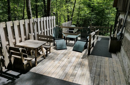 Logan Cabin | Relax at Pine Grove Cabin in Picturesque Hocking Hills
