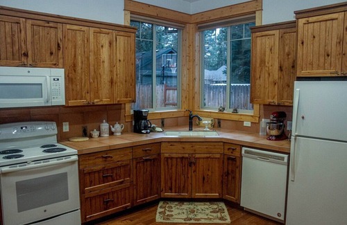 Sisters House | Ideal Pine Grove Home: Family-Friendly with Breakfast Included