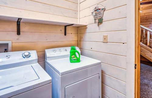 Pigeon Forge House | Discover Pine Haven Hollow: Family-Friendly with Pool & Hot Tub