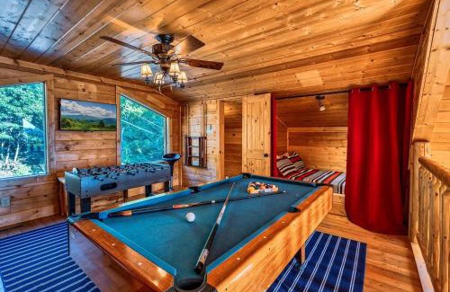 Pigeon Forge House | Discover Pine Haven Hollow: Family-Friendly with Pool & Hot Tub
