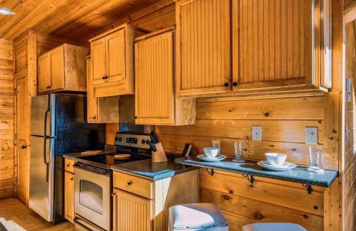 Pigeon Forge House | Discover Pine Haven Hollow: Family-Friendly with Pool & Hot Tub
