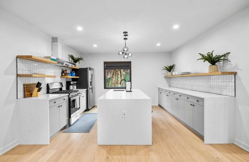 Pine Hill House | Discover Pine Hill Chateau: Family-Friendly Ski Retreat