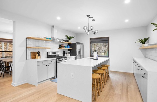 Pine Hill House | Discover Pine Hill Chateau: Family-Friendly Ski Retreat