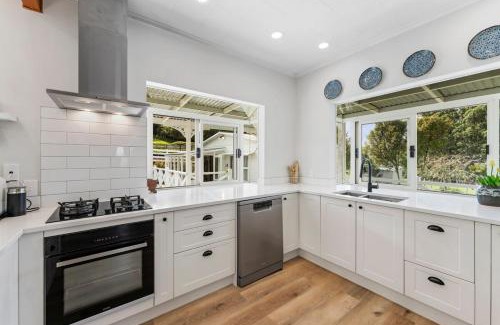 Waikato District Villa | Pine Hill Cottage -Auckland