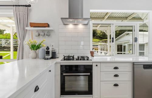Waikato District Villa | Pine Hill Cottage -Auckland