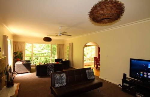 Olinda House | Pine Hill - Olinda's Top-Rated Pet-Friendly Retreat