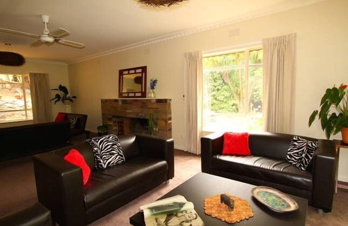 Olinda House | Pine Hill - Olinda's Top-Rated Pet-Friendly Retreat